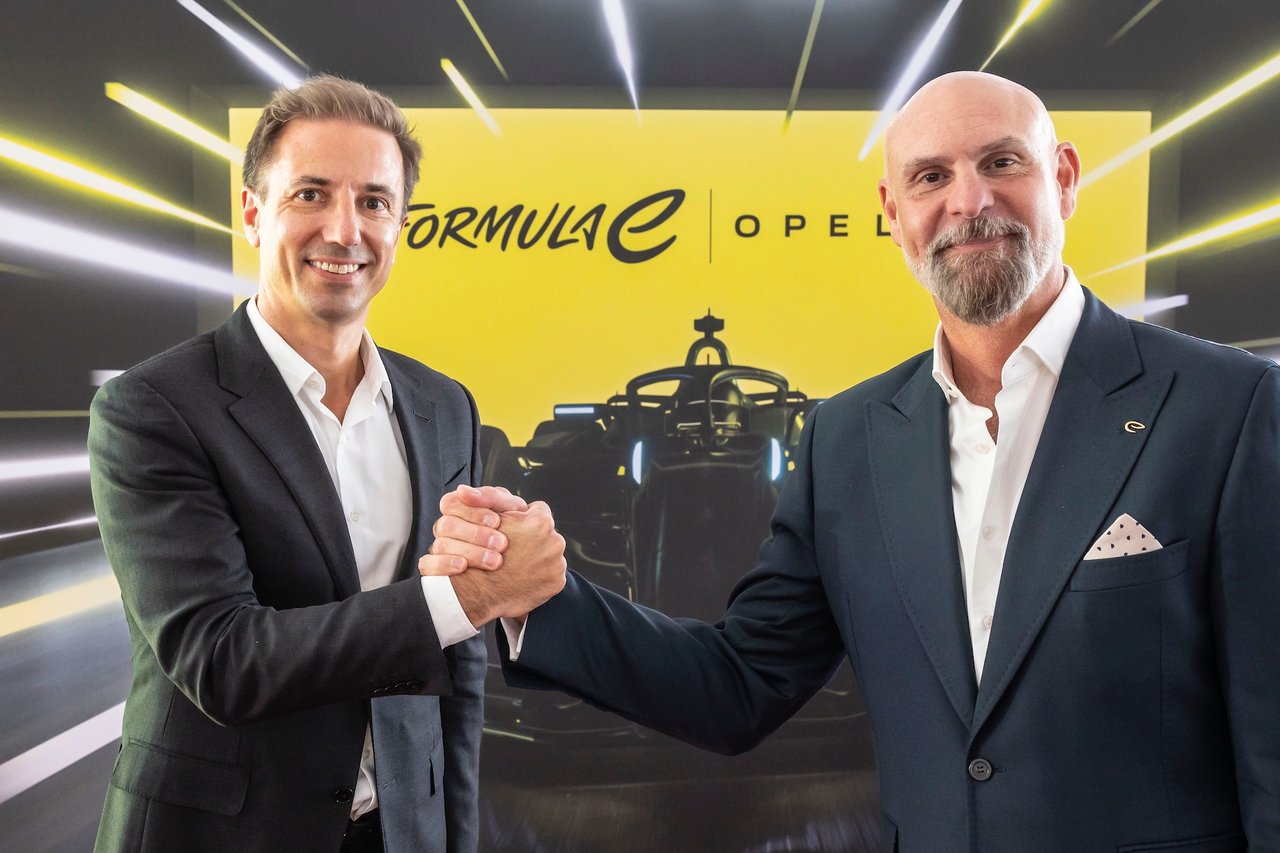 Opel CEO Florian Huettl en Jeff Dodds, CEO van Formula E