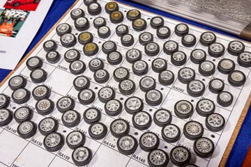 Op deze autobeurs staan misschien wel 100.000 auto’s ...