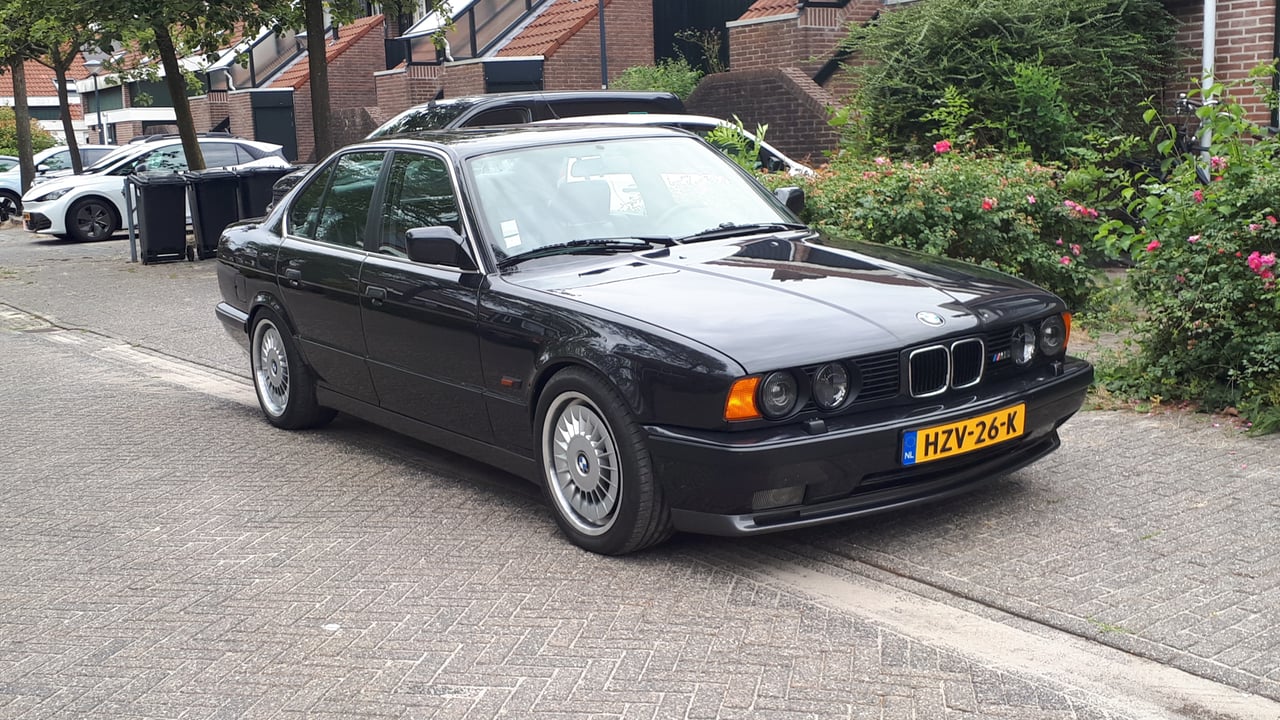 Gespot: een BMW M5 uit 1990 ...