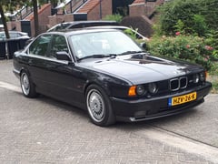 Gespot: een BMW M5 uit 1990 ...