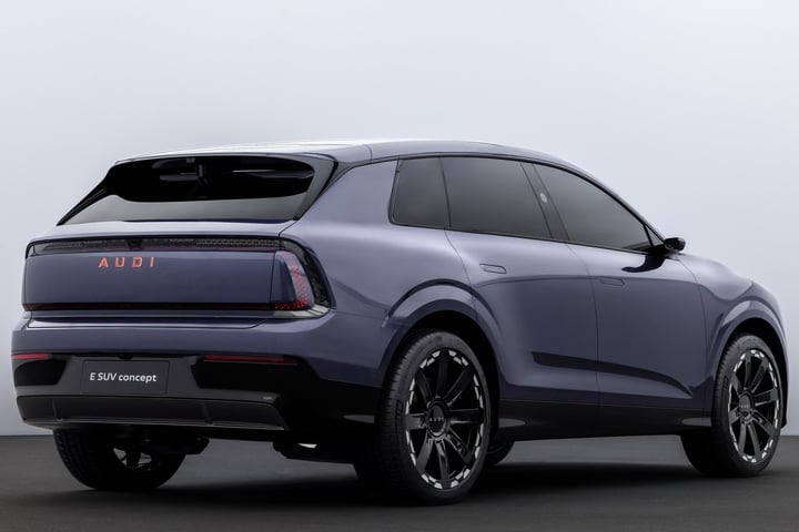 AUDI E SUV CONCEPT