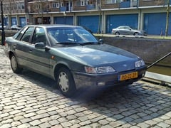 Gespot: een Daewoo Espero ...