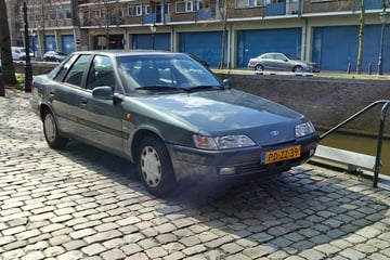 Gespot: een Daewoo Espero ...