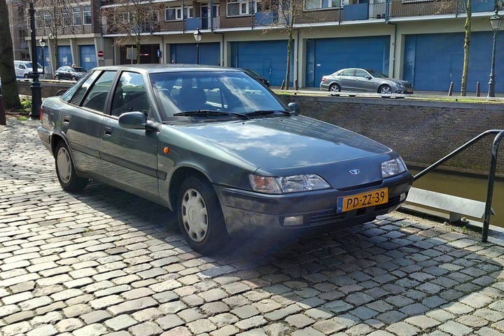 Gespot: een Daewoo Espero ...