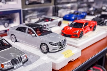 Op deze autobeurs staan misschien wel 100.000 auto’s ...