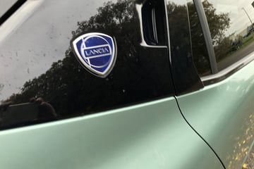 Review – Lancia Ypsilon Electric (2025) ...