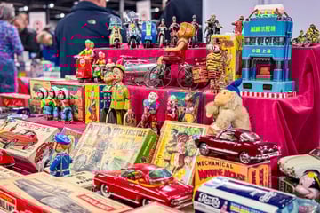 Op deze autobeurs staan misschien wel 100.000 auto’s ...