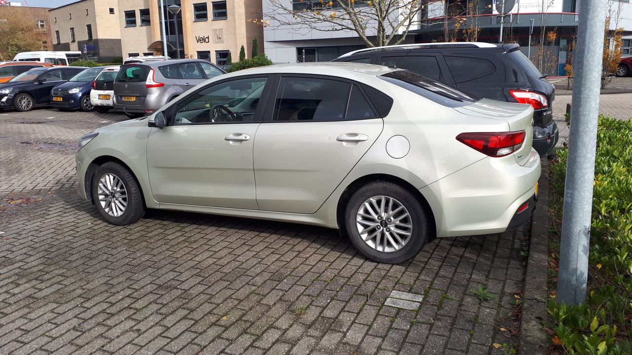 Gespot: een Kia Rio… sedan? ...
