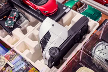 Op deze autobeurs staan misschien wel 100.000 auto’s ...