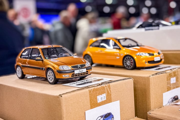 Op deze autobeurs staan misschien wel 100.000 auto’s ...