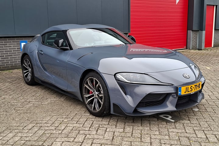 Gespot: een Toyota GR Supra ...
