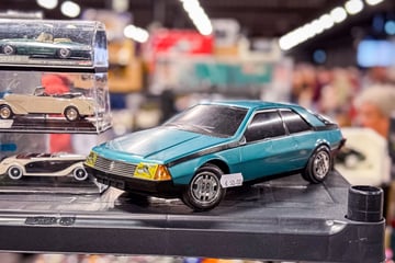 Op deze autobeurs staan misschien wel 100.000 auto’s ...